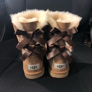 Ugg Bailey Bow II boots (Chestnut)